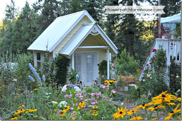 ... gardening shed with FREE plans - Friday Favorites - Living Vintage